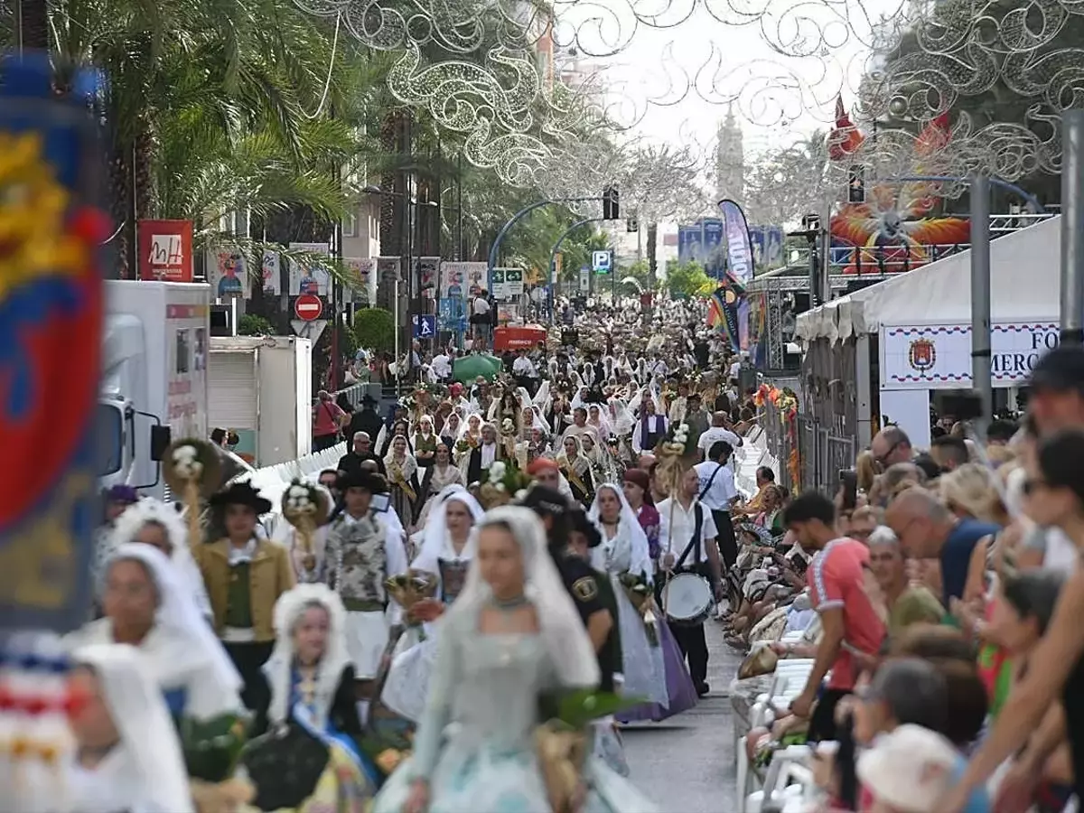 La Ofrenda Floral de Alicante: Una Tradición de Belleza y Devoción