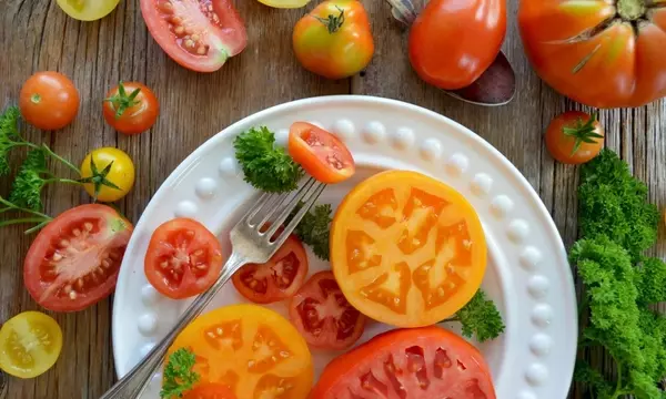 Tomates Cherry vs. Tomates Pera: ¿Cuál es más productivo para tu huerto casero?