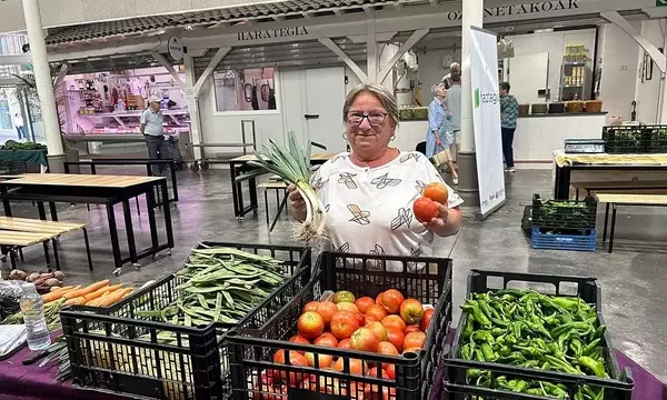 El Tomate Huevo de Toro: Símbolo Gastronómico y Preservación Agrícola
