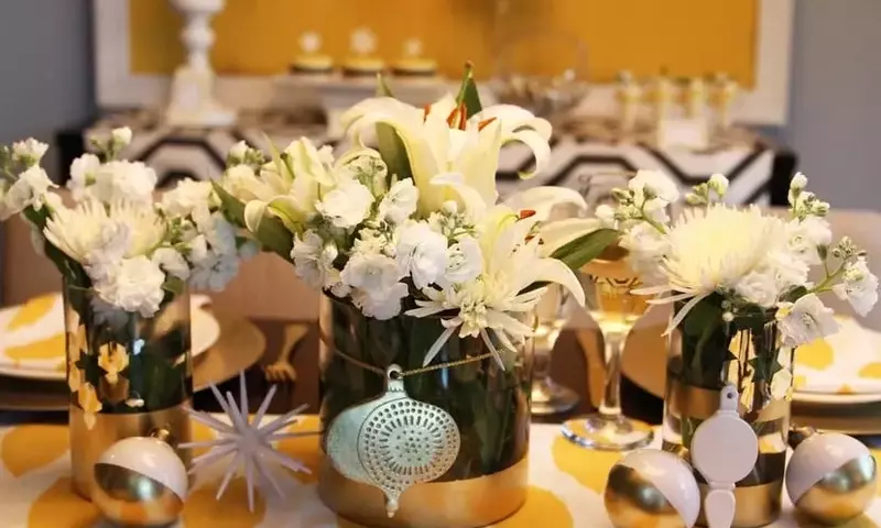 Flores Blancas para una Navidad Serena y Sofisticada