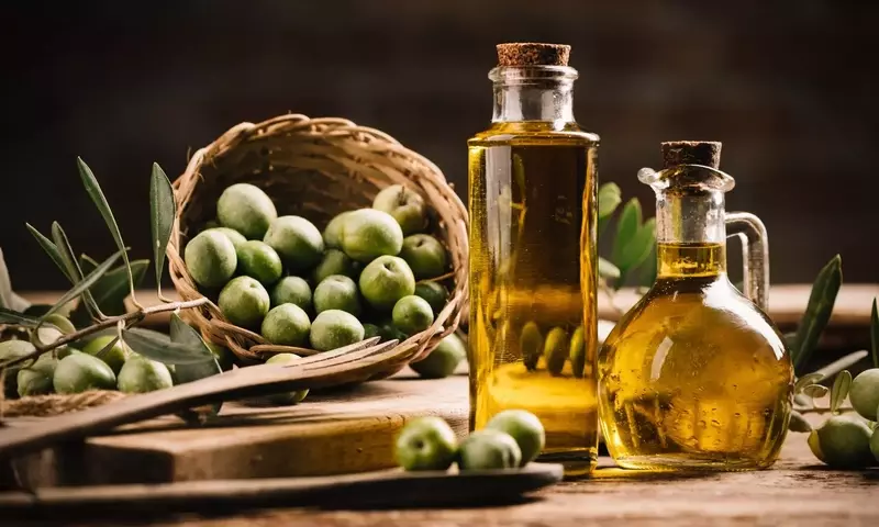 Oro Líquido: Beneficios Inigualables del Aceite de Oliva Virgen Extra en la Salud y el Jardín