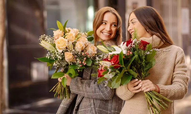 El Arte de Regalar Flores a una Amiga: Un Gesto con Profundo Significado