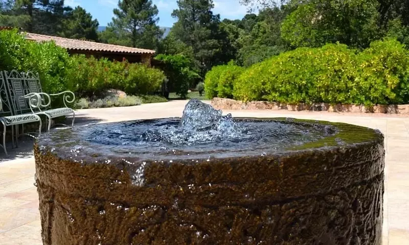Fuentes Ecológicas y Decorativas: Armonía Acuática para tu Jardín