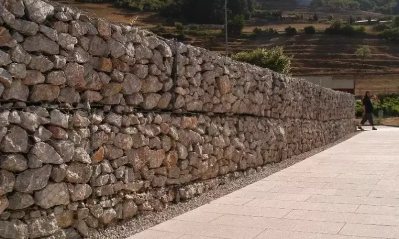 Descubre el Poder Estético y Funcional de los Muros de Gaviones en tu Jardín