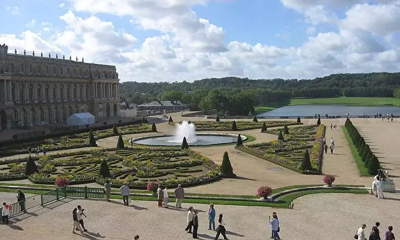El Arte de los Parterres: Historia, Diseño y Cuidado en la Jardinería