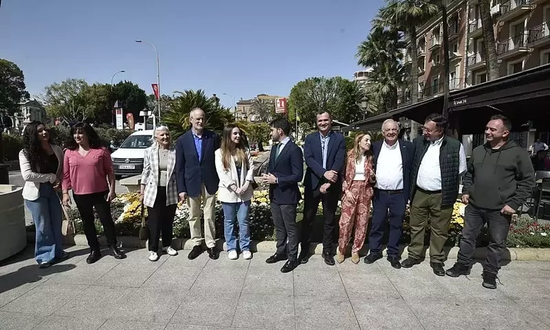 Celebración de la Batalla Floral en Murcia: Un Espectáculo de Color y Tradición