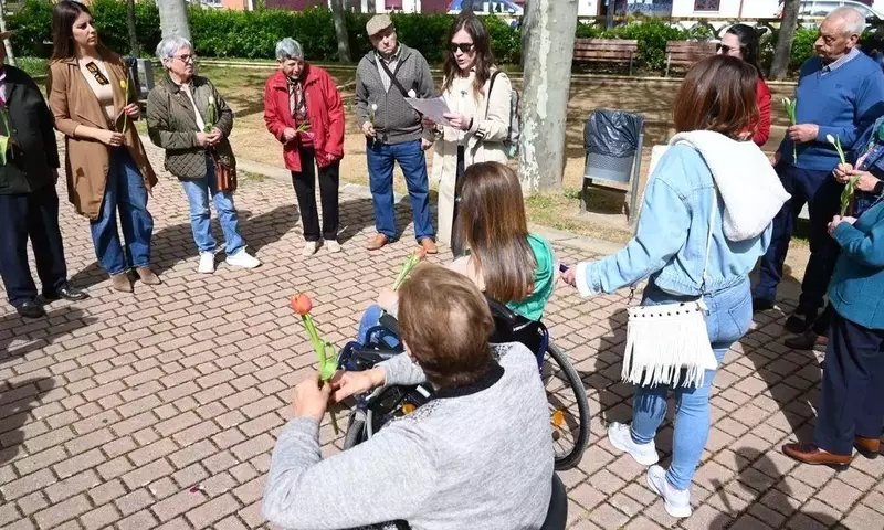 Tulipanes de Esperanza: Ciudad Rodrigo Conmemora el Día Mundial del Parkinson