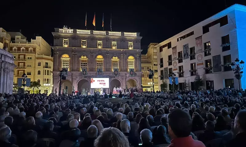 Celebración de la Fiesta de la Rosa en Castellón: Tradición y Melodía