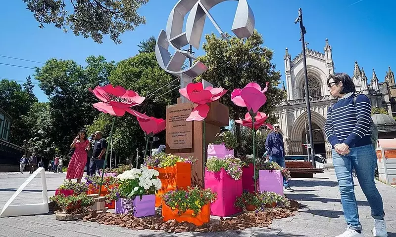 Vitoria-Gasteiz se Engalana: El Festival City of Flowers Transforma la Ciudad con Color y Alegría