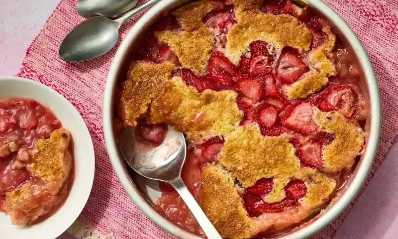 Innovative Strawberry Spoon Cake: A Culinary Delight