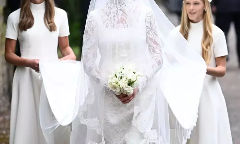 Harriet Sperling & Peter Phillips' Elegant Countryside Wedding