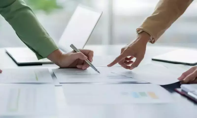 Blue Owl Secures $500 Million in Debt Funding Amidst Redemption Limits