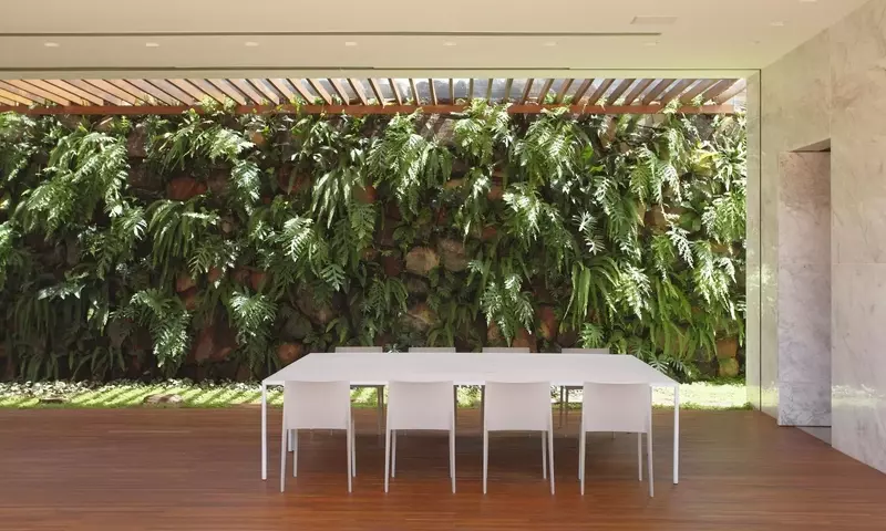 Madrid Emprende la Renaturalización de la M-30 con Nuevos Jardines Verticales